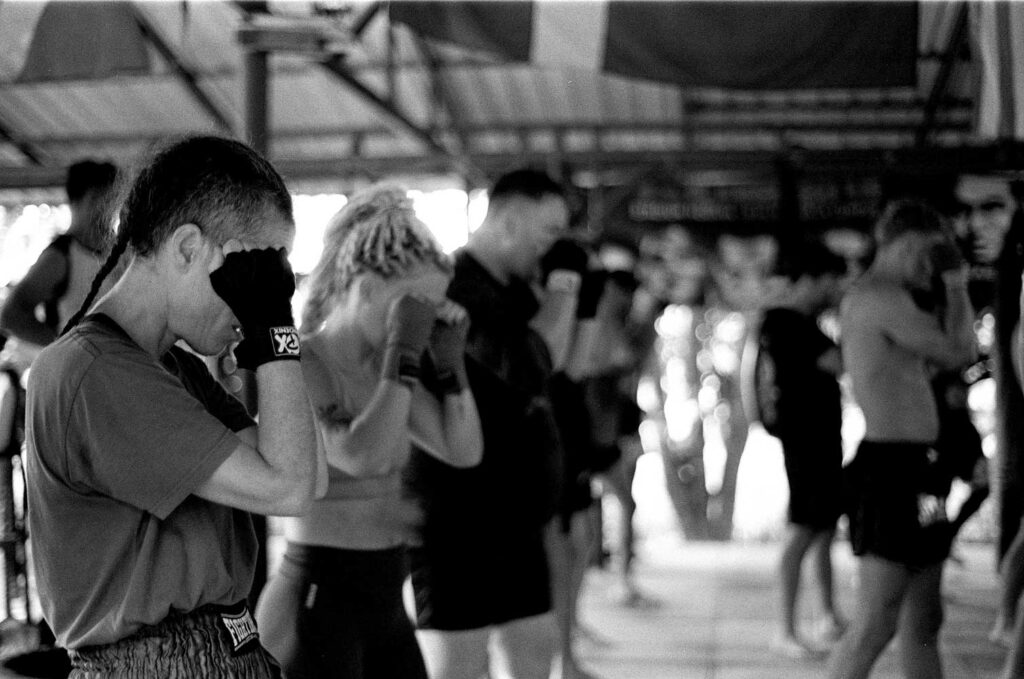 Protection. Technic Training in front of the mirror. Luciana und Agi. / Sitjemam Gym - Pai - Thailand / February 2024