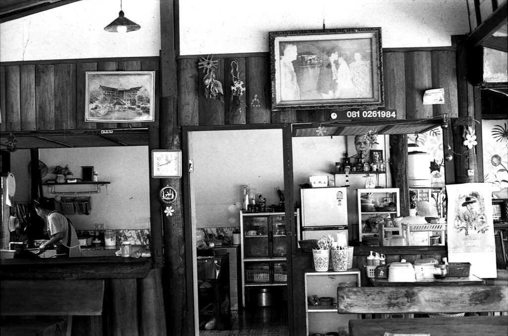 Petrol - Restaurant - Mo-Pang-Wasserfall, Pai, Thailand